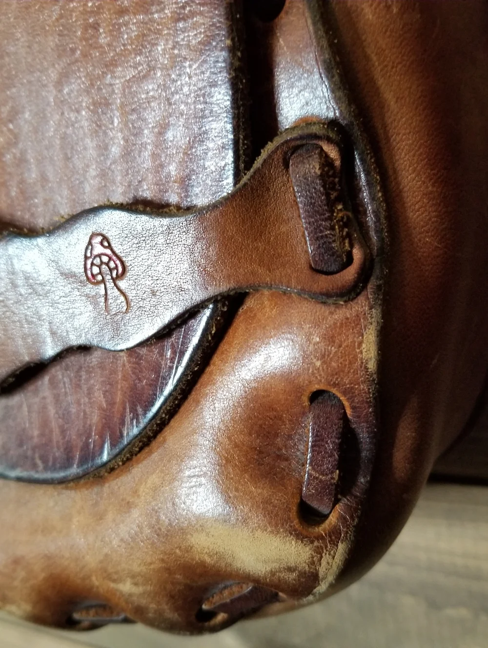 Vtg 70s Tooled Leather Mushroom Boho Saddle Bag Hippy Distressed Purse. - Picture 6 of 16
